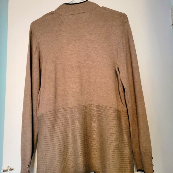 Cardigan - Picture 2 of 4